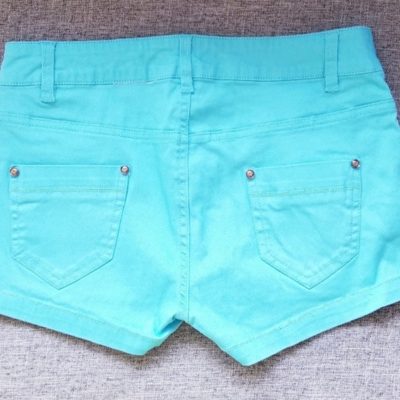 Adorable Levi's Cutoffs +1 - Picture 7 of 7